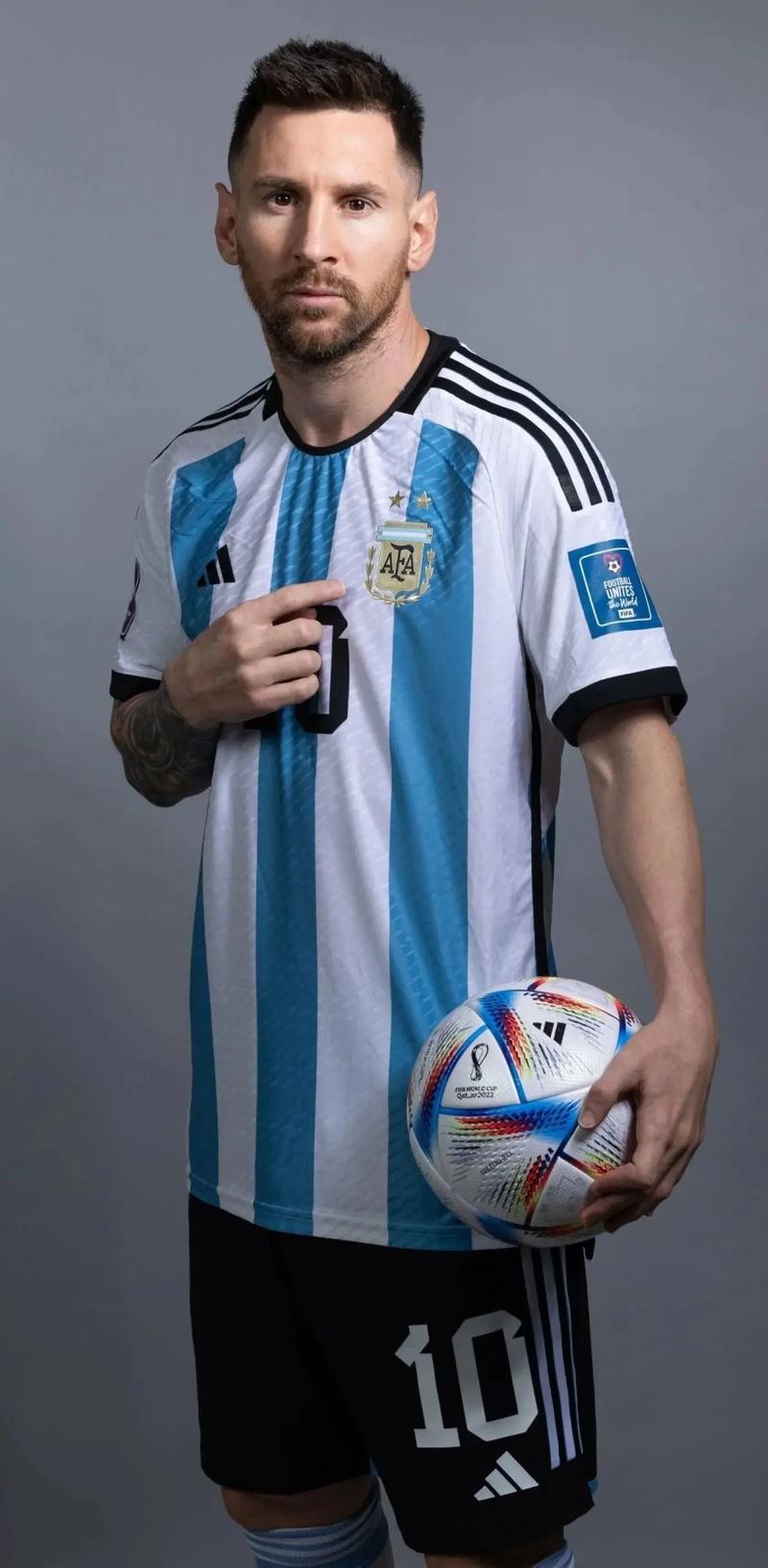 111-103！湖人逆转鹈鹕迎三连胜，詹姆斯30+8+8创纪录