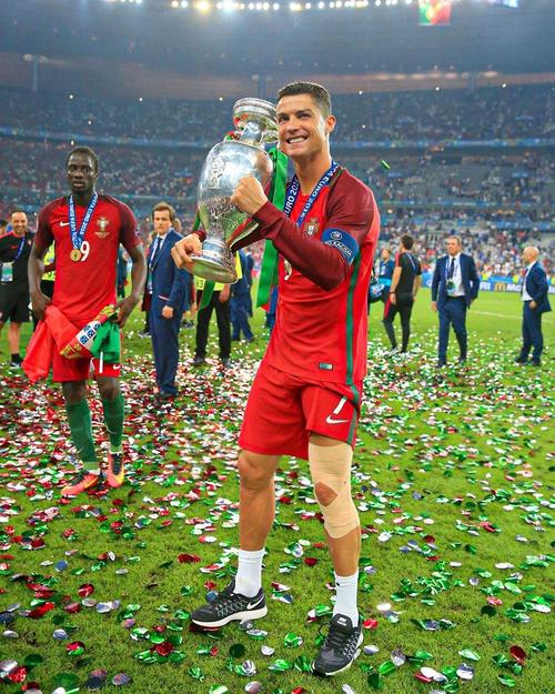 《博德之门3》拿下Steam爱的付出奖 但有些粉丝认为它不配