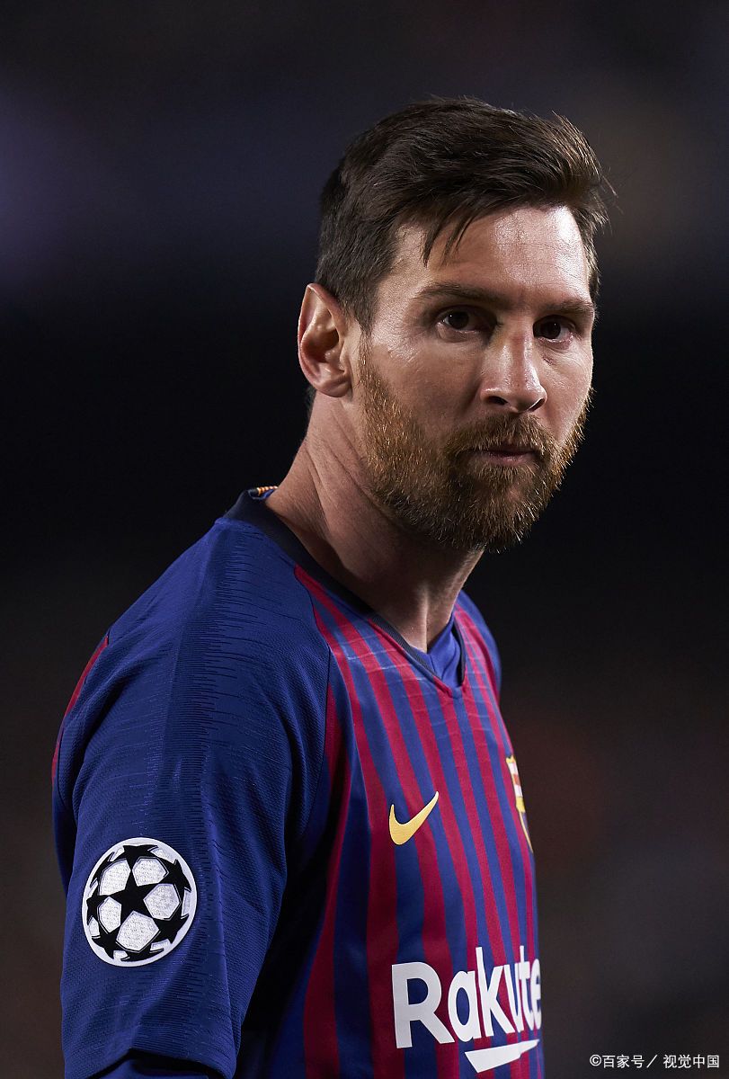 詹姆斯拼到摔出场外，东契奇狂轰45分仍输球！湖人112-124爆冷不敌国王