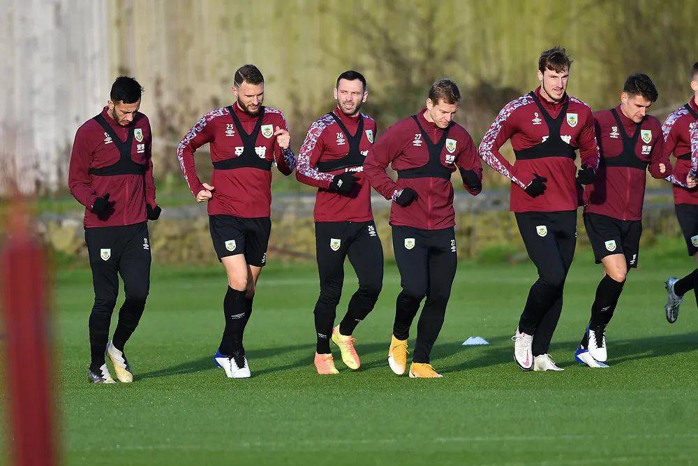 湖人怒了！点名交易里夫斯！詹姆斯赶紧撇清关系