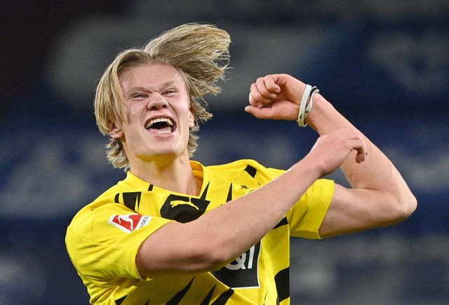 “小虎军中无戏言”火了，老年卡牌关键控制，一波团翻盘